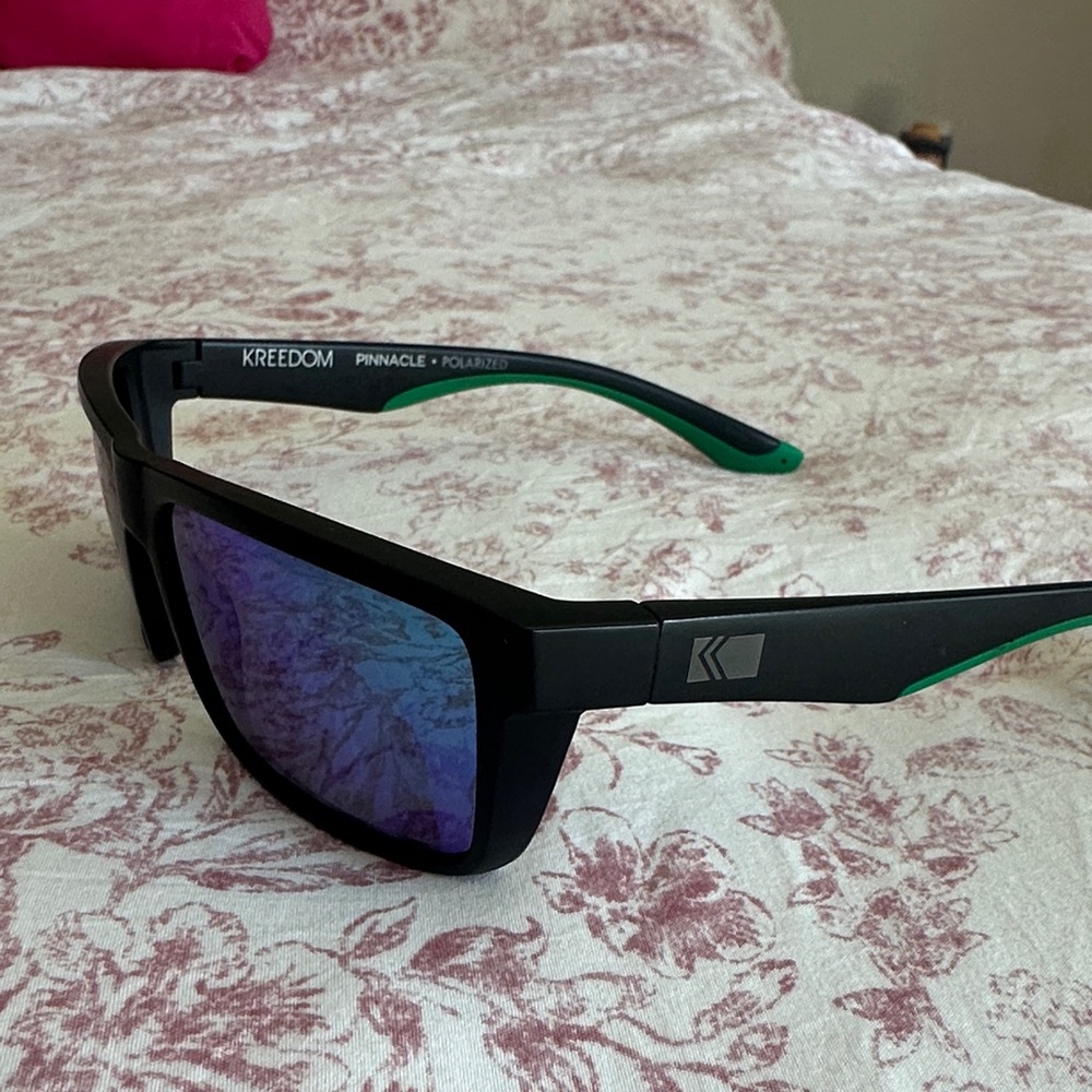 Black and Green Polarized Sunglasses